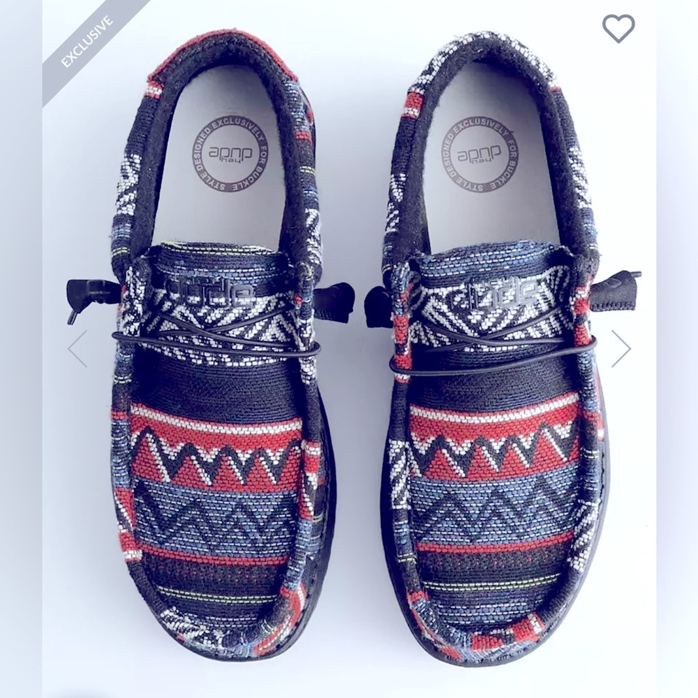 NWT HEY DUDE SHOES